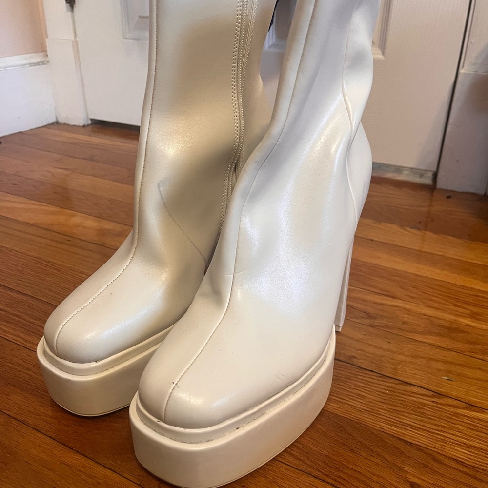 Elegant White Platform Boots